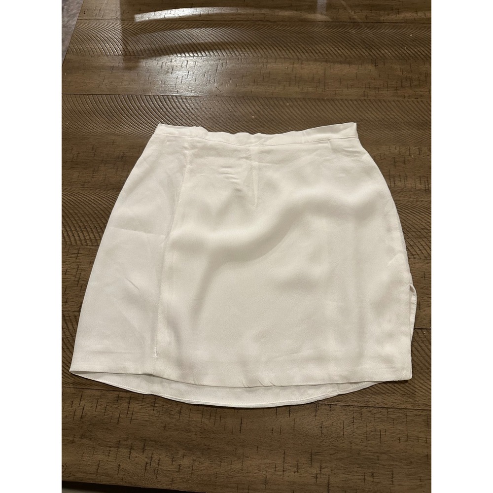 OLIVACEOUS White Mini Skirt with Side Slit – Size Medium